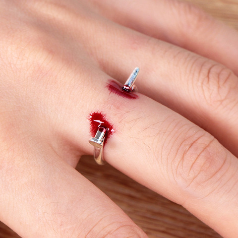 Blood Ring Creative Prank Joke Toy Fake Nail Through Finger Trick Halloween Kids Children Gags Piercing Bleed Scary Toy ► Photo 1/5