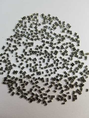 About 650 new 5g mixed chip 0805 1206 0603 resistor package ► Photo 1/1