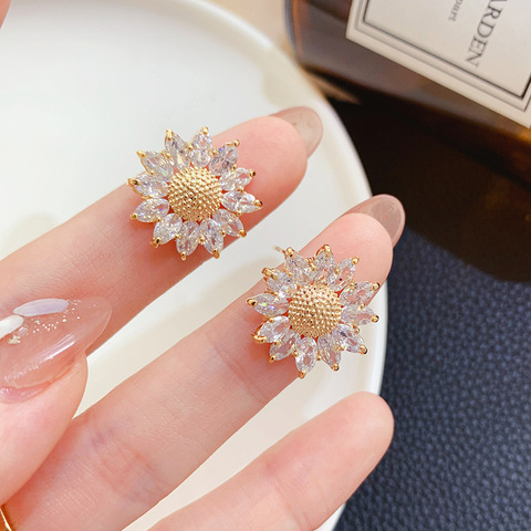 Korean Fashion Sparkly Crystal Daisy Flower Earrings for Women Girl Gold Color Metal Sunflower Small Stud Earrings Party Jewelry ► Photo 1/6