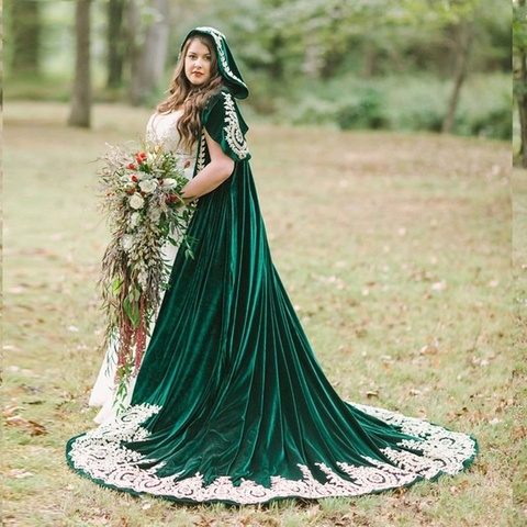 Dark green Velvet wedding coat with a hood long lace appliques Bridal Cape Bolero Wrap wedding accessories Halloween Medieval Ve ► Photo 1/6