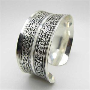 New Arrival Women Vintage Bracelets Wide Lucky Flower Printing Tibet Silver Plated Totem Cuff Bracelets Bangles ► Photo 1/3