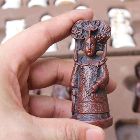 Antique Chess Set Resin Large Chess Figures Shape Leather Chess Board Game Pieces Christmas Birthday Parent-child Gifts ► Photo 1/6