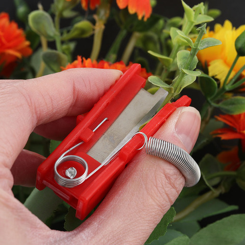 1Pc Multifunctional Thumb Knife Safe Fruit Blade Tool Garden Pruner Fruit Picking Device Cutting Blade Rings Finger Protector ► Photo 1/6