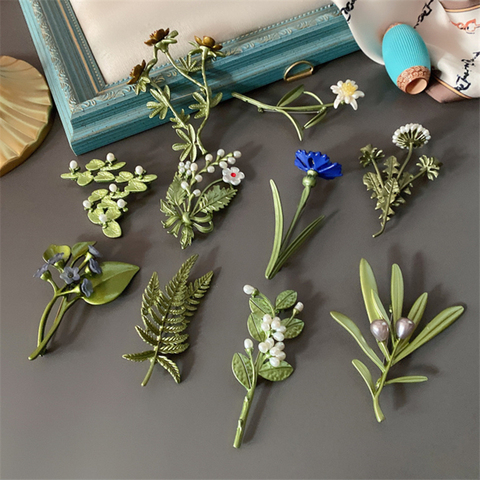 HUANZHI 2022 NEW Elegant Retro Green Plant Leaf Metal Pin Pearl Flowers Brooch for Women Collar Accessories Jewelry Gifts ► Photo 1/6