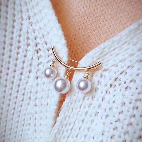 Vneck line Fixed Clasp Simple Style Lapel Pearl Brooches For Women Anti  Slip Sweater Cardigan Pin Korean Style Women Accessories - Price history &  Review, AliExpress Seller - Minar-A Store