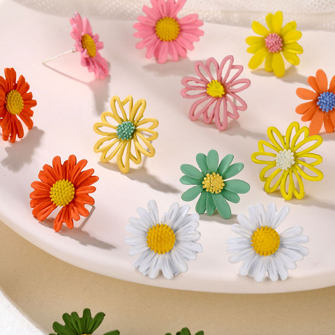 IPARAM New Korean Small Fresh Daisy Flower Stud Earrings 2022 Fashion 5 Color Geometric Flower Earrings Girl Ear Jewelry Gift ► Photo 1/6