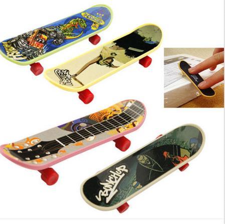 1pcs Cute Mini Finger Skateboard Fingerboard Skate Finger Board Toys Gift For Boys Kids Children Party Favor ► Photo 1/6