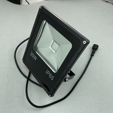 DC12V input 30W high power led WS2811 controlled RGB flood light;addressable;IP66;size:23cm*18cm*5cm ► Photo 1/6