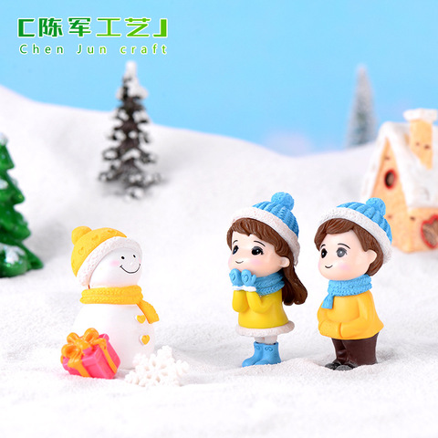 ZOCDOU Winter Dress Lovers Snowman Boy Girl Studendt People Doll Toy Model Statue Figurine Ornament Miniatures Home DIY Decor ► Photo 1/4