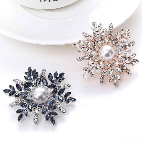 Fashion Pins Charming Women Rhinestone Pin Crystal Large Faux Pearl Snowflake Brooch Pin Badge Cardigan Scarf Accessory ► Photo 1/6