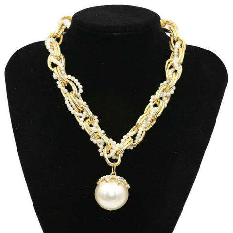 2022 New alloy large pearl exaggerated necklace, high-grade short necklace V-chain women's clavicle sweater chain ► Photo 1/6