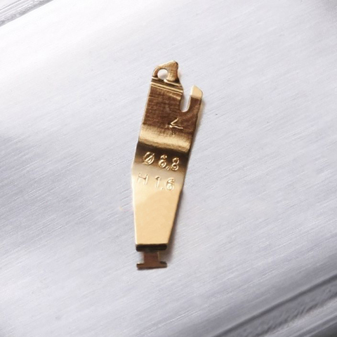 Replacement Quartz Watch Movement Part Battery Clamp Cell Strap For ETA 976.001 Number 4400 Watches Movement Repair Tool parts ► Photo 1/3