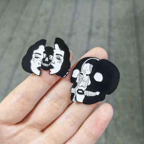 Women Skull Face Puzzle Lapel Pin Picasso Skeleton Couples Jigsaw Punk Goth Halloween Enamel Badges Brooches Pins For Backpacks ► Photo 1/6