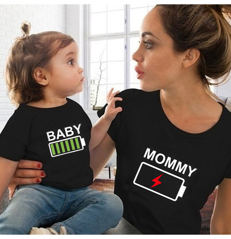 Summer Mother and Daughter Clothes Family Matching Outfits Battery Funny Black T-shirt Father Mom and Kids Clothing 1pc ► Photo 1/6