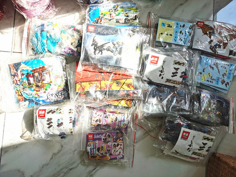 Block blind box unexpected surprise 100+ styles shipped randomly Above 300pcs Boys Girls Style Try your luck ► Photo 1/1