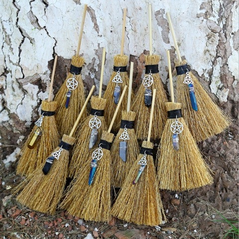 MINI Witches Wicca Broom Home Halloween Decoration Lightweight Straw Brooms Hangings Decorations for Costume Party Halloween ► Photo 1/6