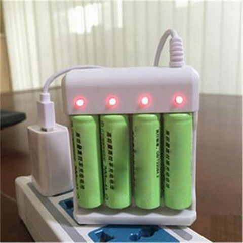 Hot USB 4 Slots Fast Charging Battery Charger Short Circuit Protection AAA and AA Rechargeable Battery Station ► Photo 1/6
