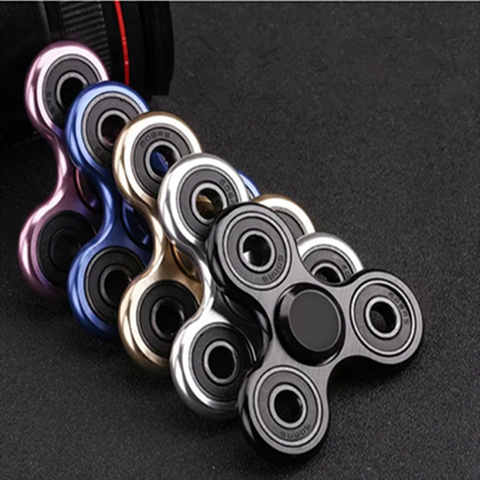 70mm Triangle Finger Aluminum Alloy Metal Spinner with Box R188 Bearing Turn for 5 Minutes Child Toys Decompression Toy Spinner ► Photo 1/6