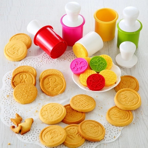 Cartoon Cookies Stamps Molds 6PCS/Lot Plunger Chocolate Fondant Cake Embosser Cutter Bakeware Kitchen DIY Cake Decorating Tools ► Photo 1/6