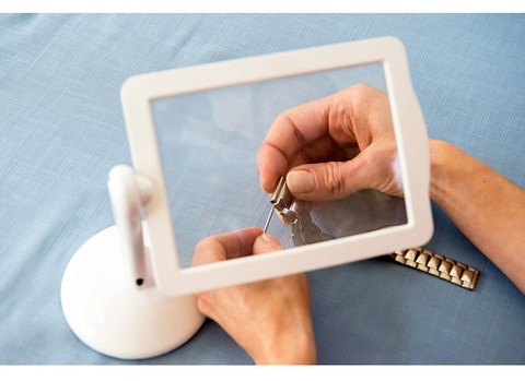 Lighted Elderly People Newspaper Reading Help Magnifying Glass Lamp with Led Light Table Stand Phone Screen Magnifier Loupe 3x ► Photo 1/5