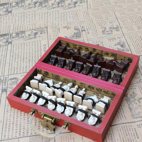 32 Pieces Terracotta Soldiers Figure Chess Set with Folding Board Game ► Photo 1/6