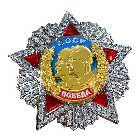 We have the shining patriotism.This metal badge is the initial approved victory model in Septemer 1945 ► Photo 1/6