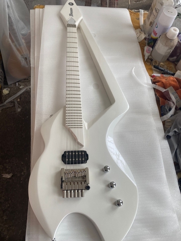 China Custom Abstract Kingpin / Model C White Electric Guitar 26 frets China Guitars，Chrome hardware ► Photo 1/1