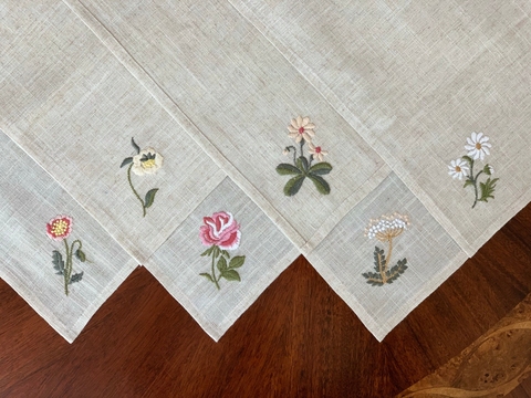 varieties flower,  Garden Embroidered linen look napkins, placemats, table mats, Hotel, airbnb, restaurant 40x40cm ► Photo 1/6