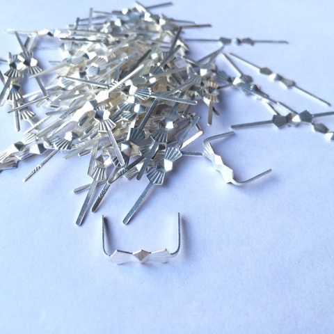 Best Price 100pcs Silver Bowtie Pins Connectors Crystal Prisms of Chandelier Lamp Parts Connectors Accessories ► Photo 1/6