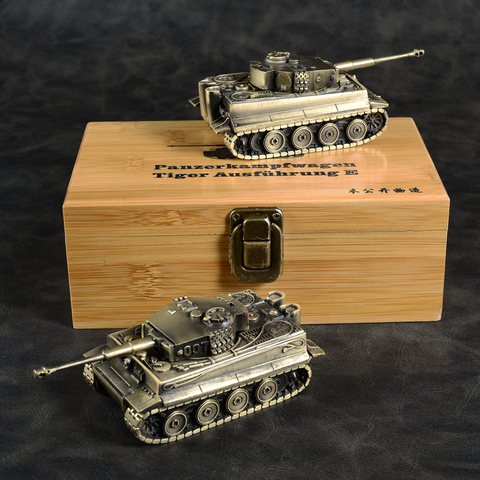 1/72 all-metal heavy tank model of a World War II German Tiger Furnishing articles ► Photo 1/6