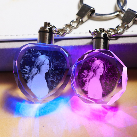 Personalized Party Favors Gift Valentine day's Souvenirs Gift LED Laser Engraved Crystal Picture Keychain Guest Wedding Gifts ► Photo 1/6