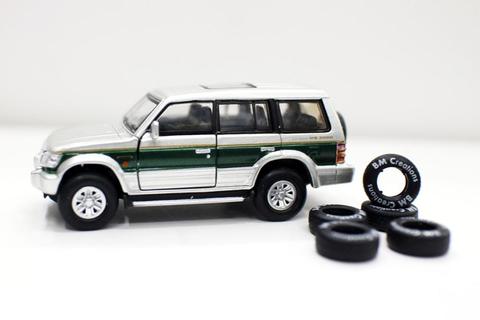 DM DIECAST MASTERS 1/64 Scale Mit subishi Pajero Super Exceed diecast car model for collection gift Green ► Photo 1/6