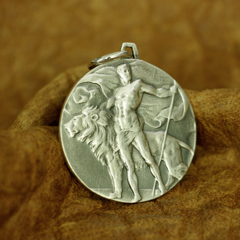 925 Sterling Silver Brave and Lion Pendant Mens Round Relief Pendant TA183 ► Photo 1/6