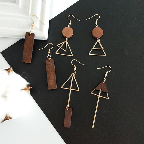 Simple geometric wood triangular asymmetric earrings ► Photo 1/6
