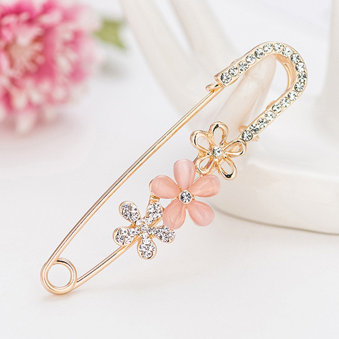 Fashion Flower Pendant Pins Crystal Rhinestone Brooch for Women Cardigan Scarf Buckle Clips Hat Clothes Lapel Pin Accessories ► Photo 1/6