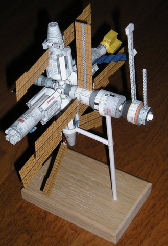 The Soviet Spacecraft International Space Station Mir 3D DIY Paper Model ► Photo 1/2