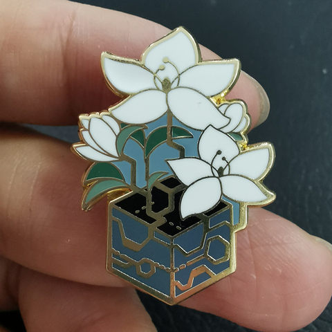 Nier Game Badge Automata Lilly Enamel Pin Black Boxes Lunar Tears Gold Plated ► Photo 1/2