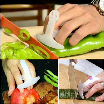 Plastic white Knife Cut Finger Guard Protect Your Finger Hand Not Hurt Cut vegetable tools Safety Finger Protector 6x4cm ► Photo 1/5