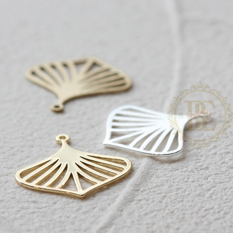 Solid Brass Fan - Leaf Charm - 21x20mm (4558C) ► Photo 1/5