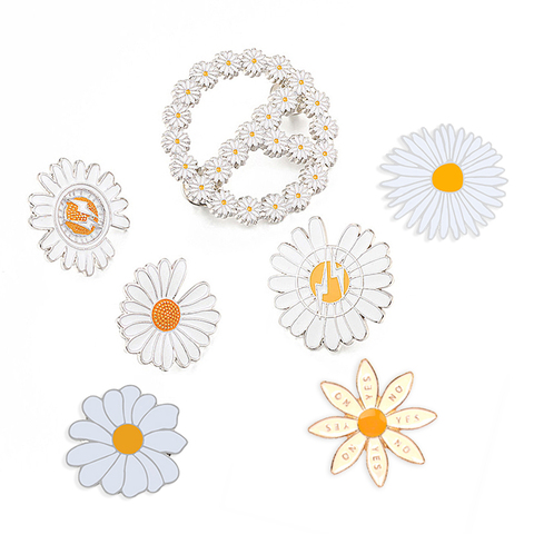 Fashion White Lightning Daisy Flower Brooch Cute Shirt Collar Denim Backpack Lapel Button Enamel Pin for Girl Women Jewelry Gift ► Photo 1/6