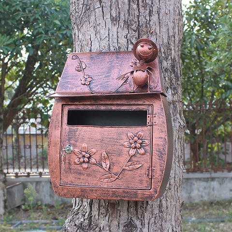 outdoor vintage metal mailbox on wall ► Photo 1/6
