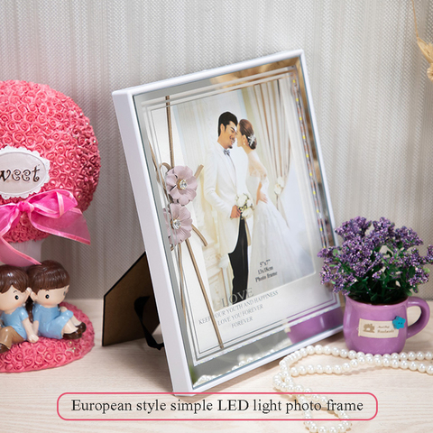 2022 new creative European style glass USB + LED luminous photo frame rural style 7 inch photo frame wall photo frame set ► Photo 1/6
