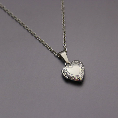 1pc Tiny Heart Photo Frame Pendant Necklace Love Heart Charms Floating Locket Necklaces Women Men Fashion Memorial Jewelry ► Photo 1/6