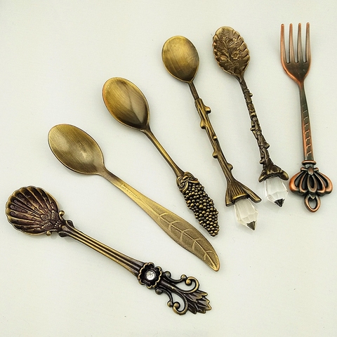 MR 6Pcs/Set 10cm Vintage Dessert Spoons Fork Mini Royal Style Metal Gold Carved Coffee Snacks Fruit Prikkers Dessert Fork ► Photo 1/6