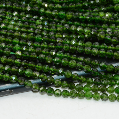 Natural Chrome Diopside Faceted Round Beads 4mm / 4.2mm ► Photo 1/4