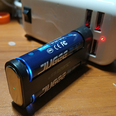 jugee 2pcs 1.5v 3000mWh AA rechargeable Li-polymer li-ion polymer lithium battery +1 USB Charger ► Photo 1/4