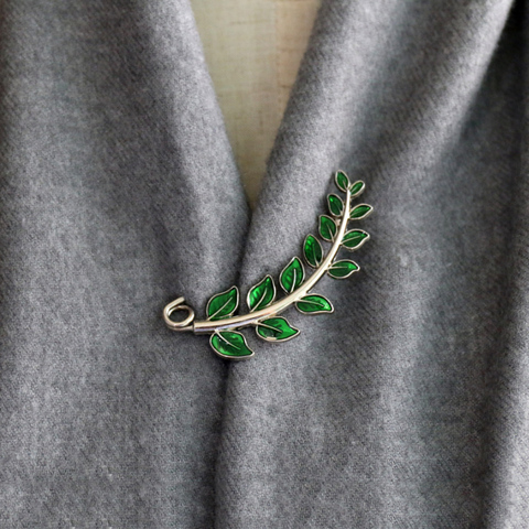 Fashion Green Leaves Trendy Brooches Female Enamel Lapel Pins Sweater Shawl Scarf Buckle Cardigan Coat Dress Women Accessories ► Photo 1/6