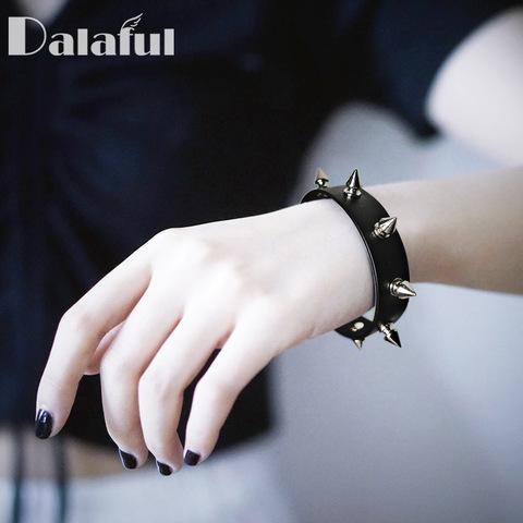 Unique Pointed Bracelet One-row Spike Rivet Punk Gothic Rock Unisex Bracelets & Bangles Fashion Jewelry Cuff Wristband S415 ► Photo 1/6