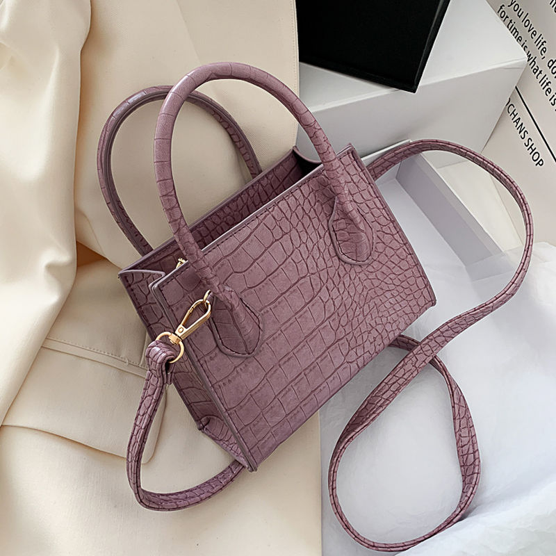 BOBOWINGS Small Purses for Women, Mini Crocodile Pattern Leather Shoulder  Bag Trendy with Silver Chain
