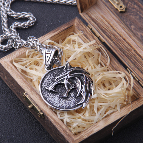 the Wizard wolf head pendant necklace for Geralt with a The Wild Hunt 3 Figure TV ► Photo 1/6